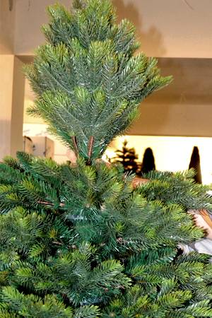 Четвертый этап сборки ёлки